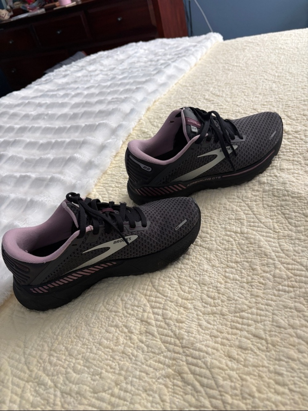 Brooks Women’s Gray and Lavender Athletic Running Shoes Adrenaline GTS 22 - Picture 3 of 7